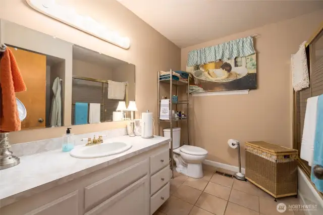 Main floor guest bath...