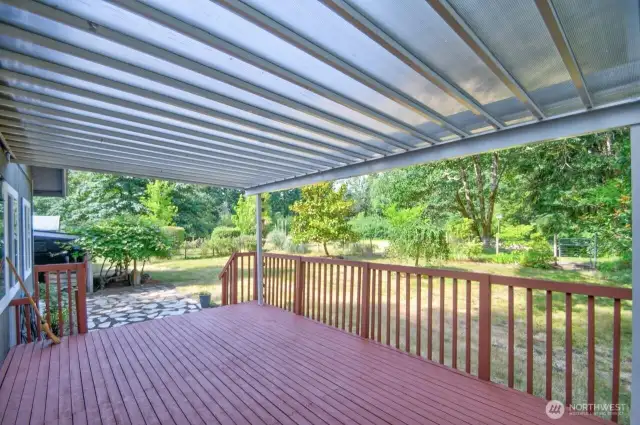 Relaxing evenings on the covered deck