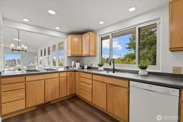 Large Functional Kitchen