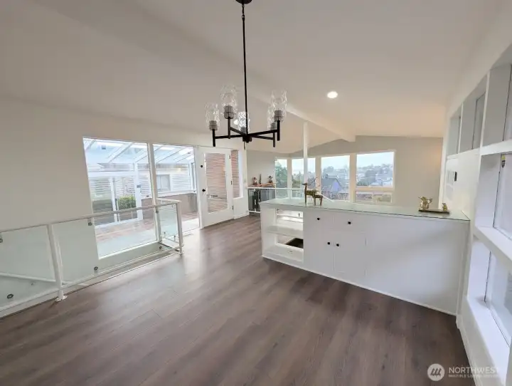 Dining Area Looking Towards Sunroom & LR