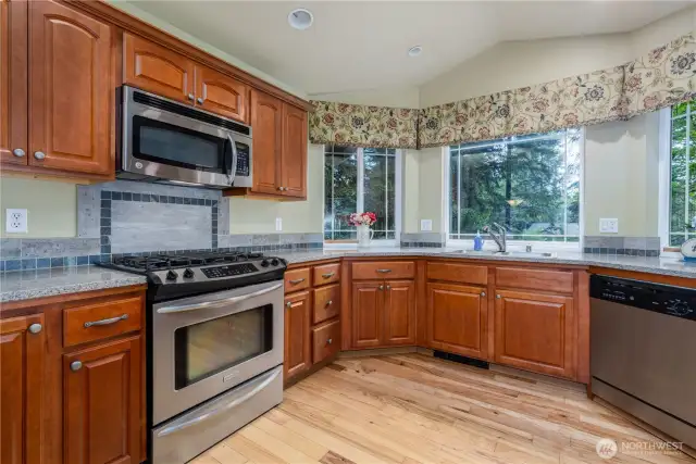 Granite counter and SS appliances