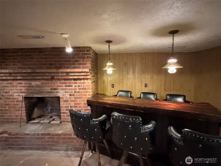 Custom bar and barstools go w/the sale