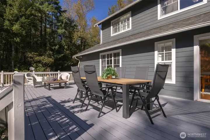 With space to gather, sit & relax, the back deck provides space to enjoy all seasons.