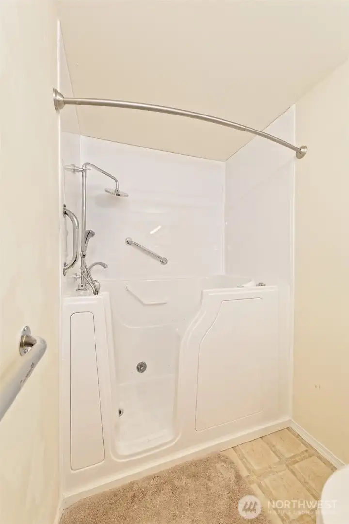 Walk in tub with jets