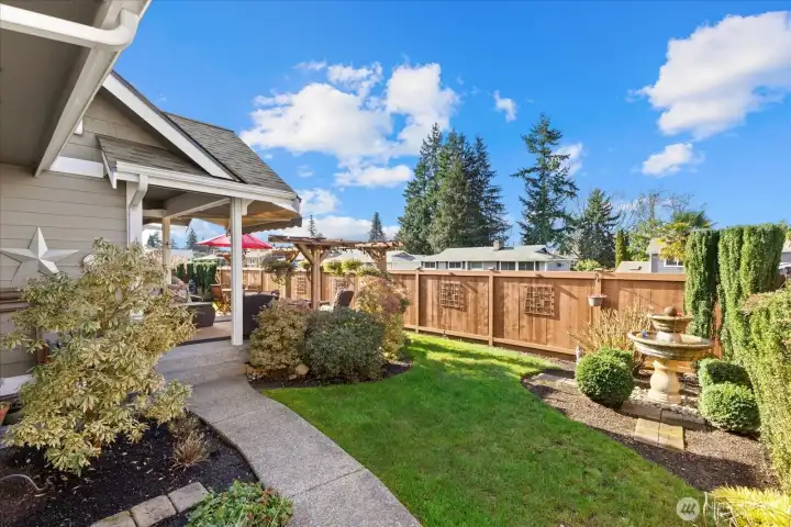 Only a few of these homes in Rosemount feature Rear Yards, the homes in the back are the only homes that offer the yards.