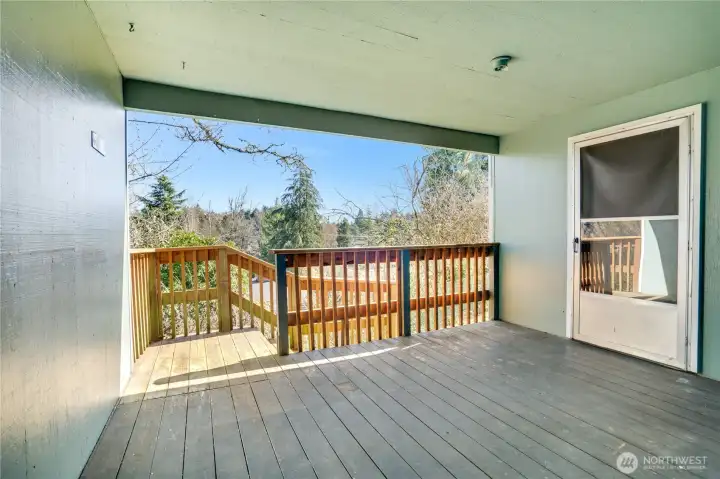 Steps to Private Back Lawn