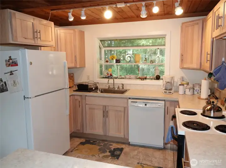 Kitchen w/ lots of counters and cabinets.