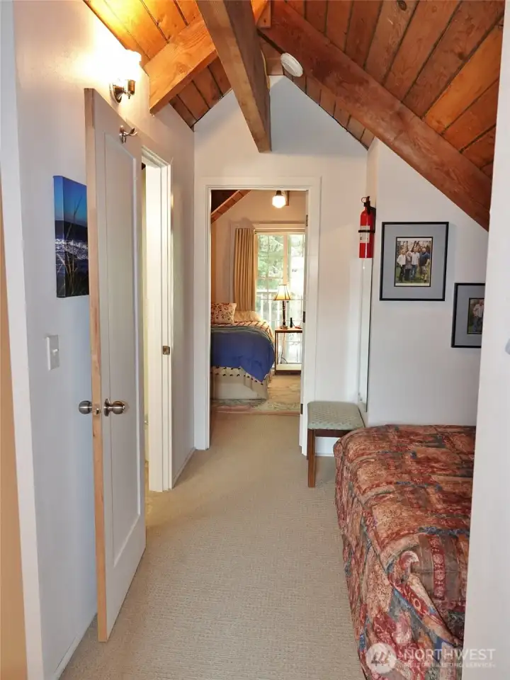 Upstairs area between the 2 bedrooms.