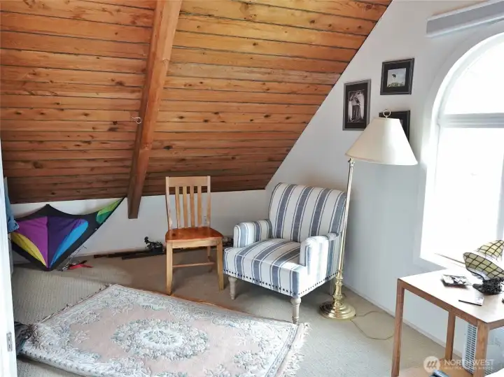 Upstairs 2nd Bedroom.