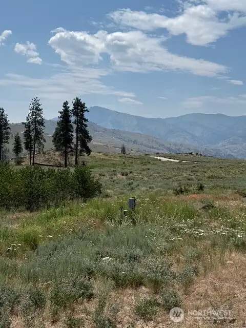 Views in all directions! Views in all directions!