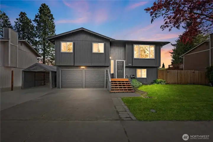 Welcome to the charming NE Tacoma home.