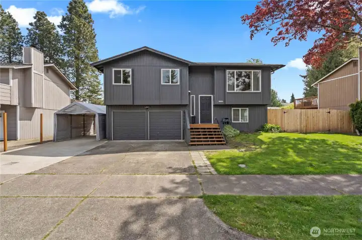Welcome to the charming NE Tacoma home.