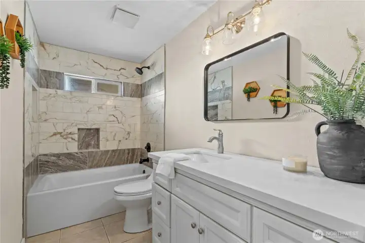 Upstairs full bath.