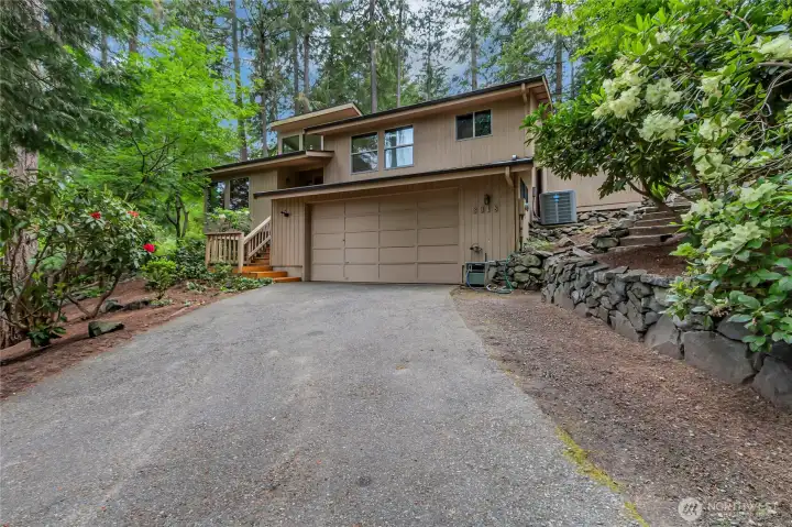 Beautiful home set in a private setting in Hidden Ridge!