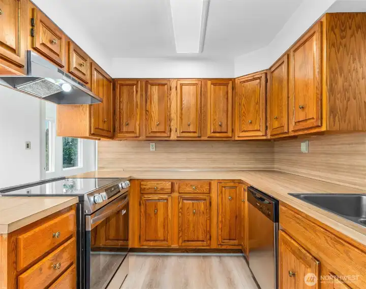 Full kitchen with new appliances Full kitchen with new appliances