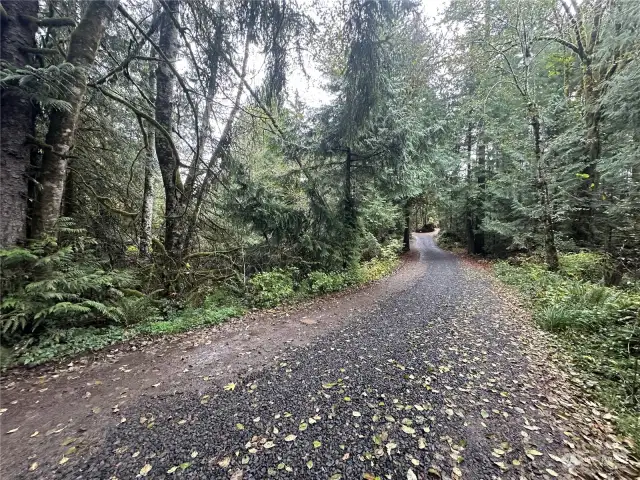 Well maintained shared driveway.