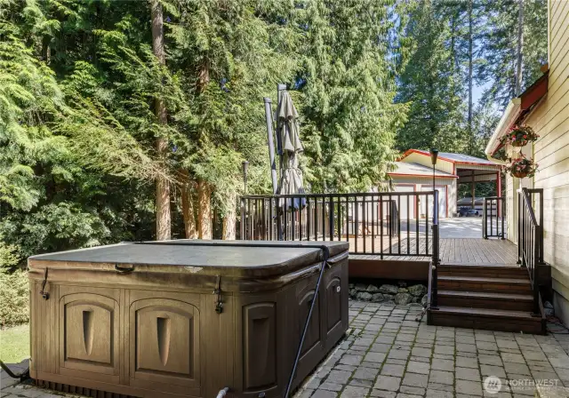 Hot tub and entertaining deck