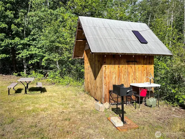 Outbuilding with grill and picnic table