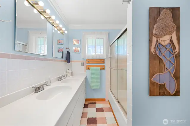 Upstairs Full Bath