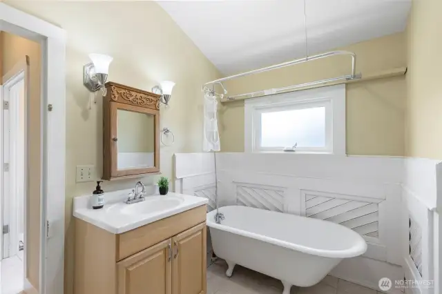 Beautiful claw foot tub.