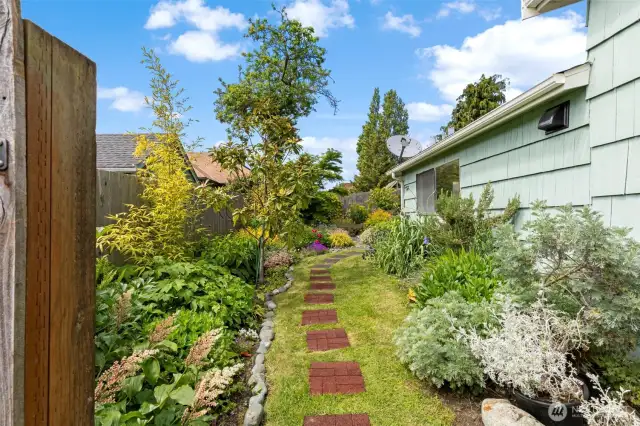 Beautiful pathway heading towards the backyard.