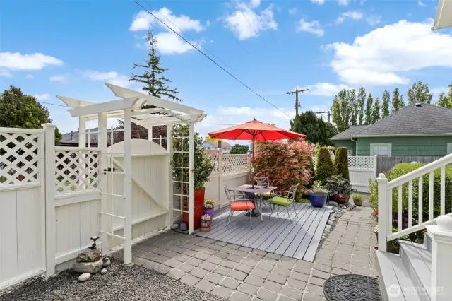 Beautiful patio & deck, perfect for entertaining.