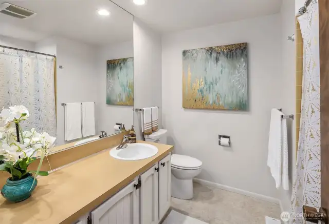 Main hall full bathroom