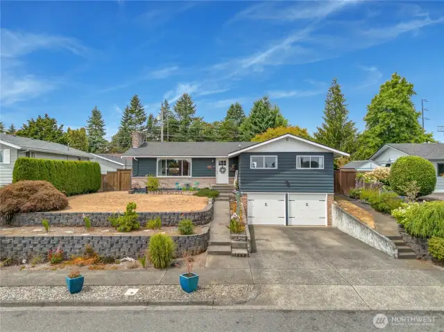 Get ready to fall in love with 1464 N Woodlawn St located in North Tacoma’s Westgate neighborhood.