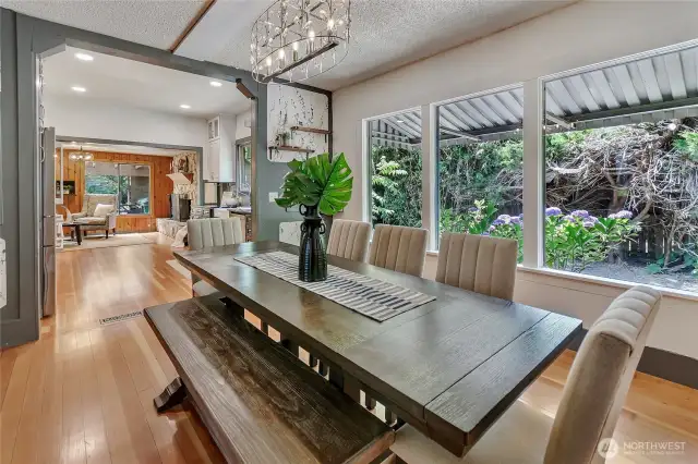 The open space and easy flow from living room towards the kitchen