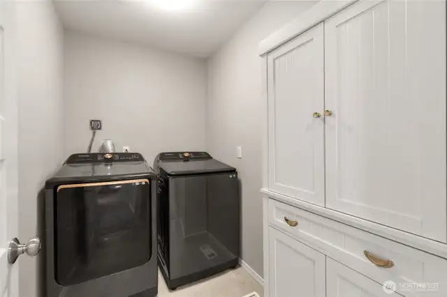 Conveniently located upstairs laundry room. Samsung Washer&Dryer stay with home.