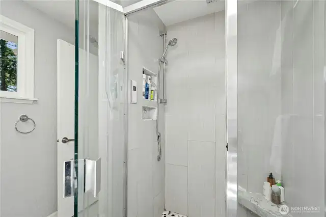 Updated shower with electronic temperature control.