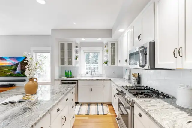 Gorgeous kitchen and large island