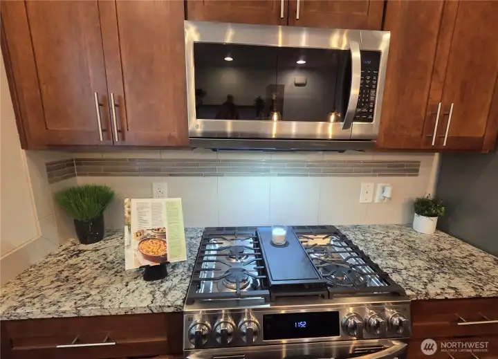 Newer Gas cooktop stove and space for everything.