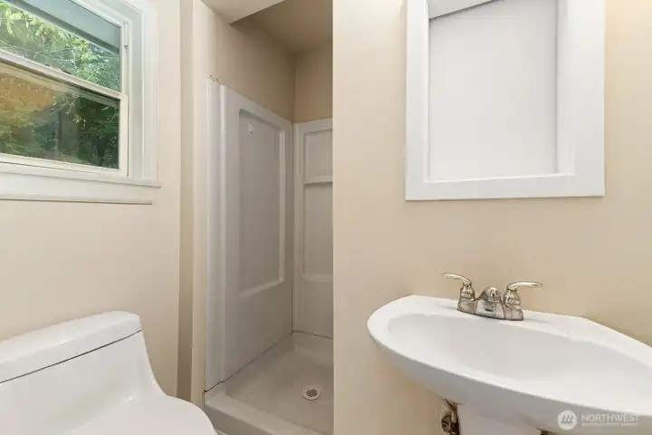 Upstairs Master 3/4 bath