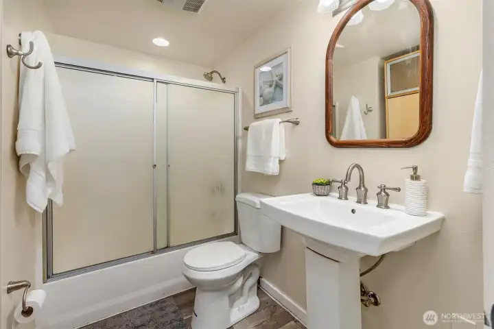 Full hall bath.