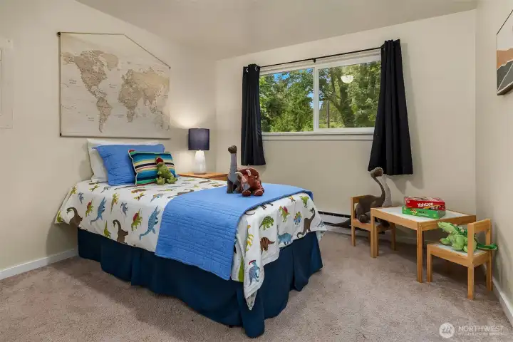 Secondary bedroom.