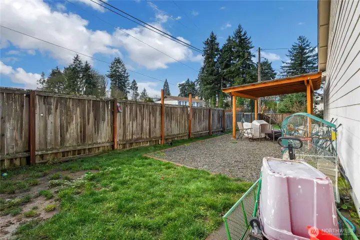Side yard on the other side of the covered side deck