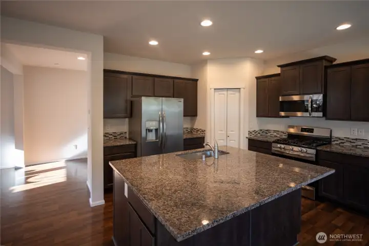 nice kitchen with a pantry all appliances incl