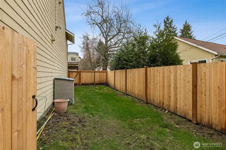Shared community side yard as well!