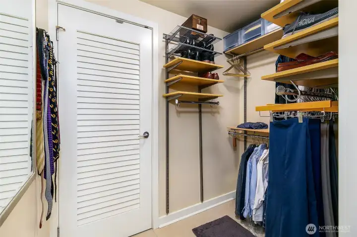 large walk in closet with wa/dryer