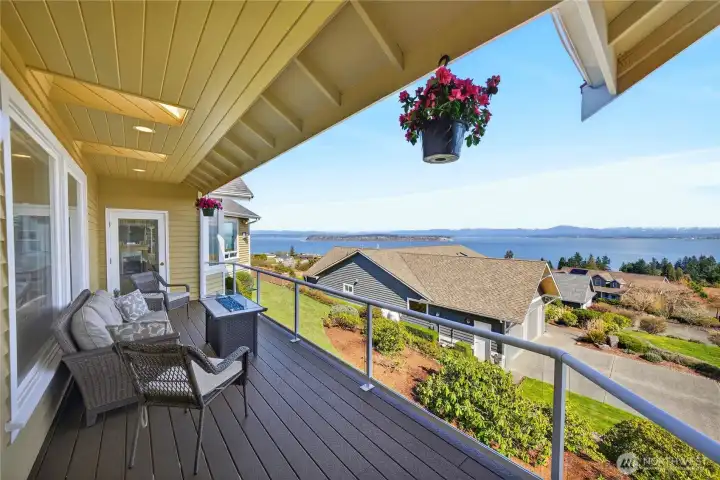 Main floor covered deck