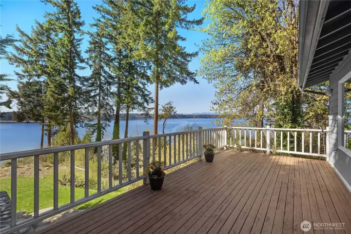 Olympic Views! Imagine how many of your close friends can enjoy the sunset views with you on this spacious deck! Olympic Views! Imagine how many of your close friends can enjoy the sunset views with you on this spacious deck!