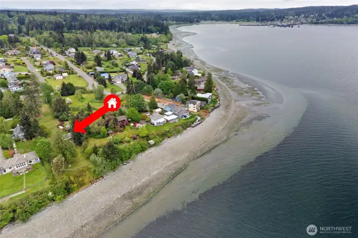 Lots of room to explore the beach on a low tide. The town of Kingston is in the back ground.