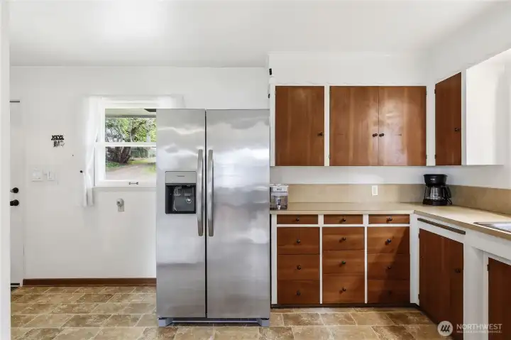 Another view of the kitchen.