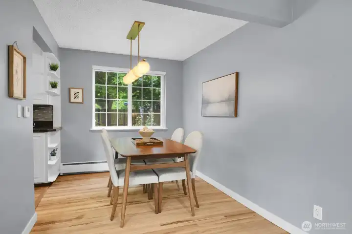 Flexible dining nook and light-filled interior with fresh updates near Westwood Village, Lincoln Park, and transit.
