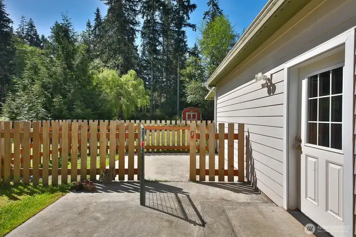 Dog run/Back Patio Dog run/Back Patio