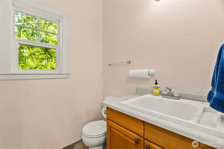 1/2 bath in shop/garage 1/2 bath in shop/garage