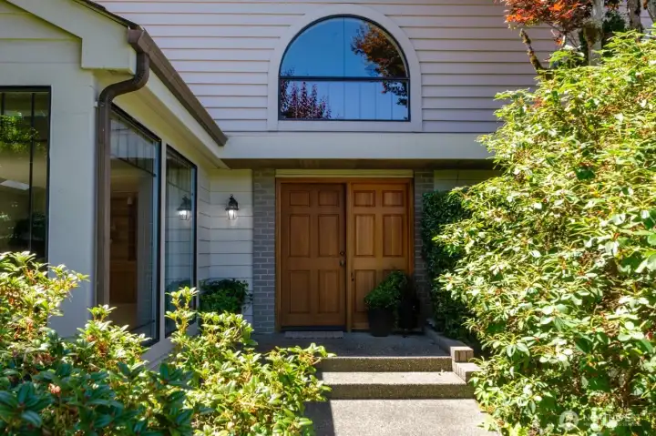 Elegant Entrance to Home
