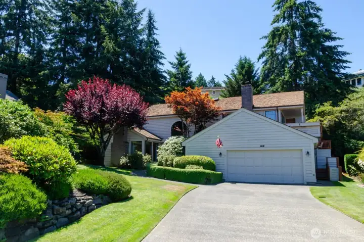 ample driveway for guest parking