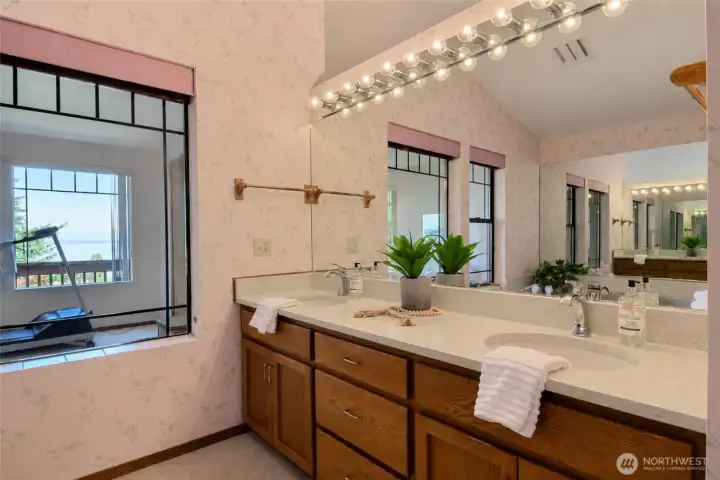Convenient Double sinks in primary bathroom